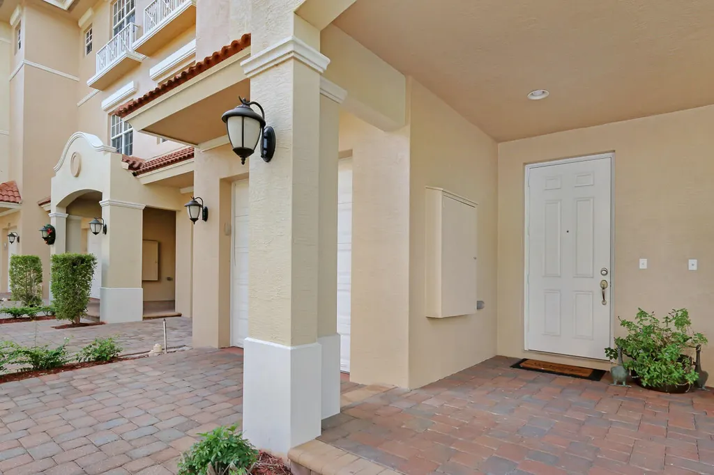 4711 Artesa Way E Palm Beach Gardens FL 33418