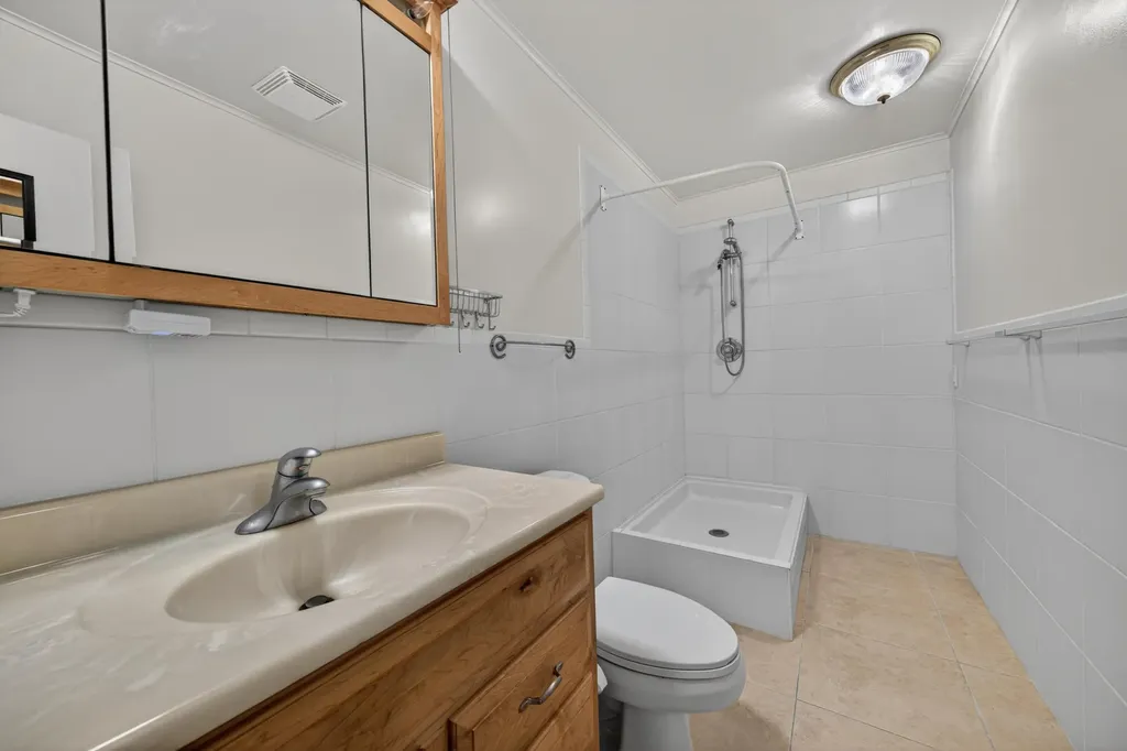 1540 NE 40th Street Oakland Park FL 33334