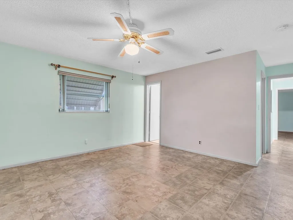 4514 NW 43rd Terrace Tamarac FL 33319