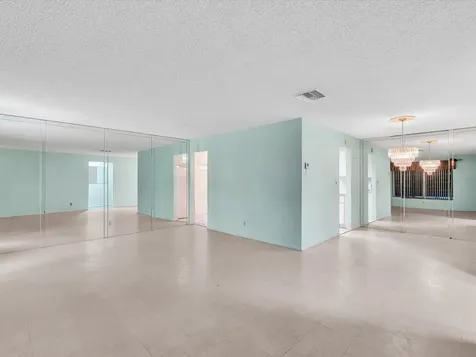 4514 NW 43rd Terrace Tamarac FL 33319