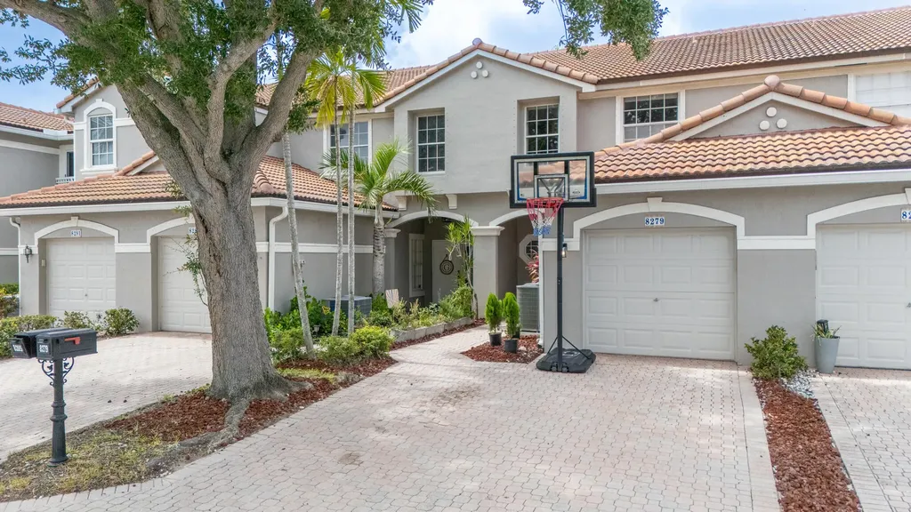 8279 Via Leonessa Drive Boca Raton FL 33433