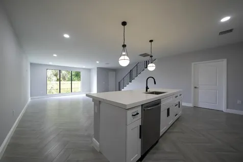 333 NW 41st Street Oakland Park FL 33309