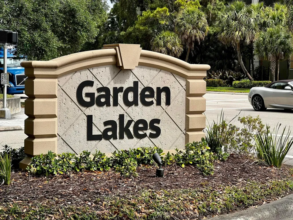2213 22nd Lane Palm Beach Gardens FL 33418