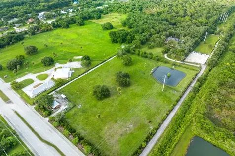 4560 S 25th Street Fort Pierce FL 34981