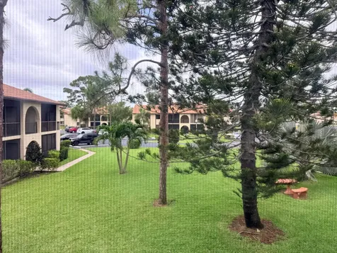 318 Knotty Pine Circle Greenacres FL 33463