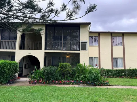 318 Knotty Pine Circle Greenacres FL 33463