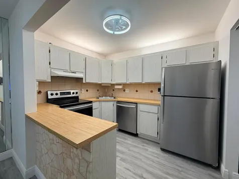 318 Knotty Pine Circle Greenacres FL 33463