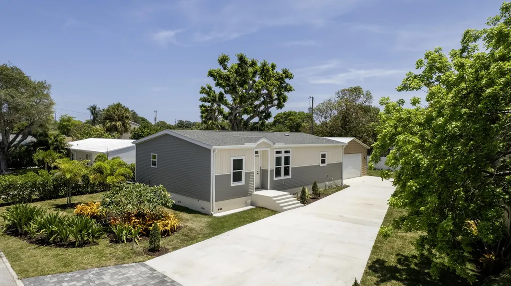 1757 N 12th Court Court N Lake Worth Beach FL 33460