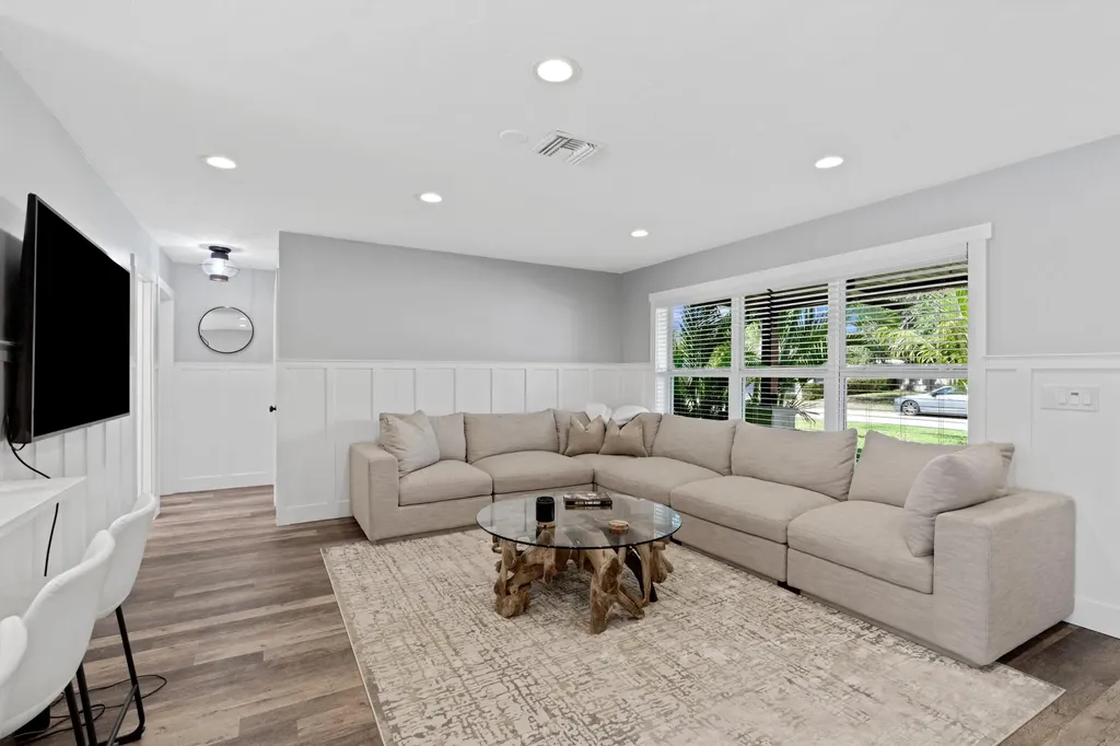 3798 NW 2nd Court Boca Raton FL 33431