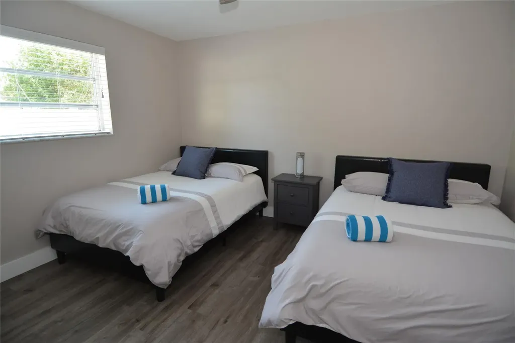 3840 N 42nd Terrace Hollywood FL 33021