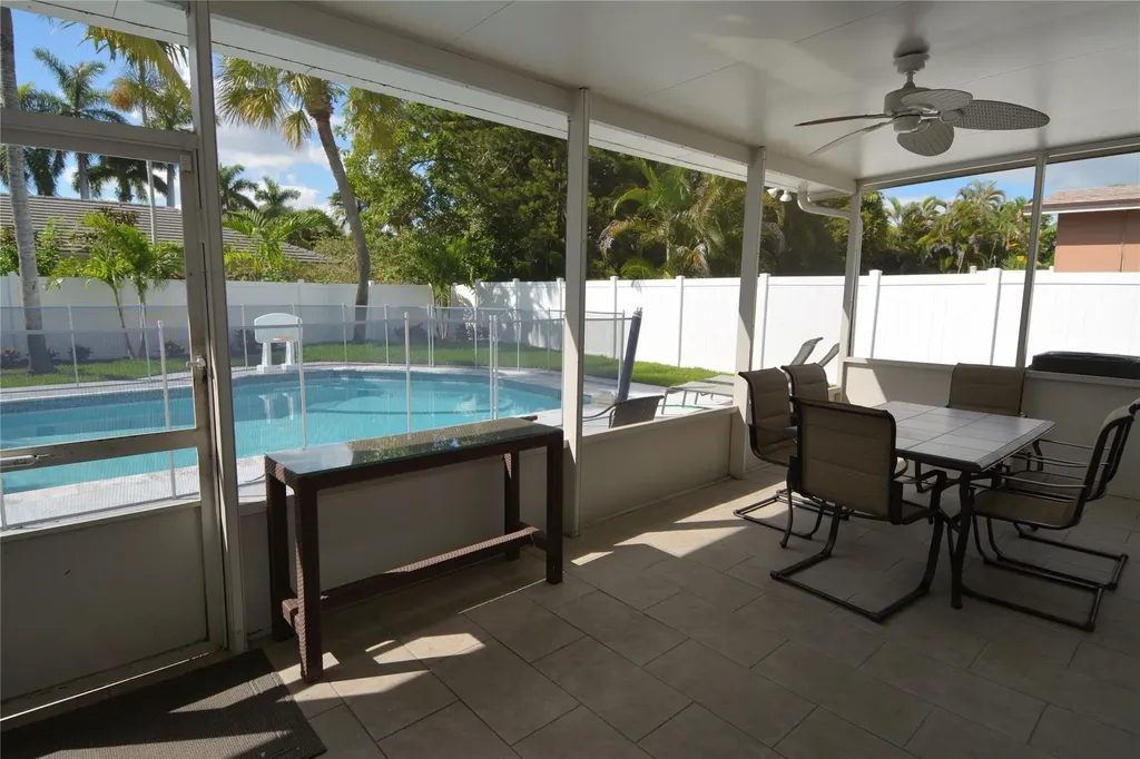 3840 N 42nd Terrace Hollywood FL 33021