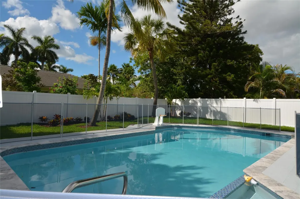 3840 N 42nd Terrace Hollywood FL 33021