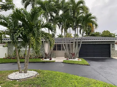 3840 N 42nd Terrace Hollywood FL 33021