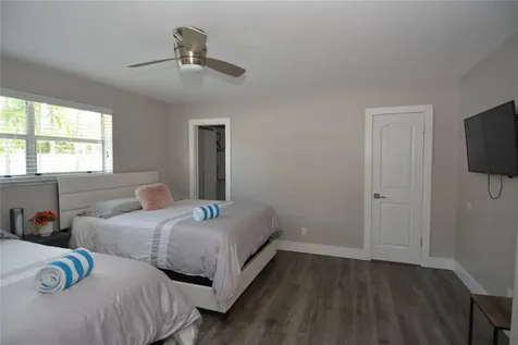 3840 N 42nd Terrace Hollywood FL 33021