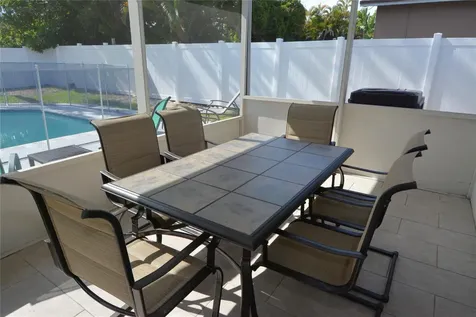 3840 N 42nd Terrace Hollywood FL 33021