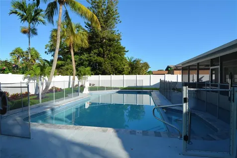 3840 N 42nd Terrace Hollywood FL 33021