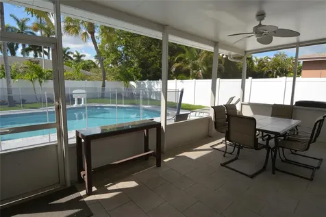 3840 N 42nd Terrace Hollywood FL 33021
