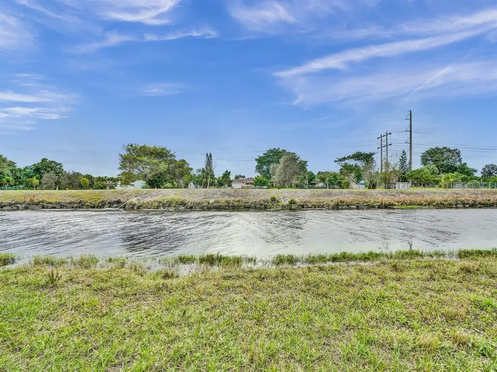 7310 NW 1st Street Margate FL 33063