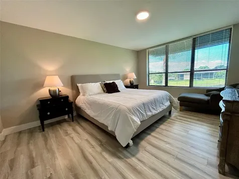 7582 Regency Lake Drive Boca Raton FL 33433