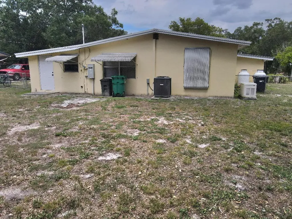 325 SE 16th Avenue Okeechobee FL 34974