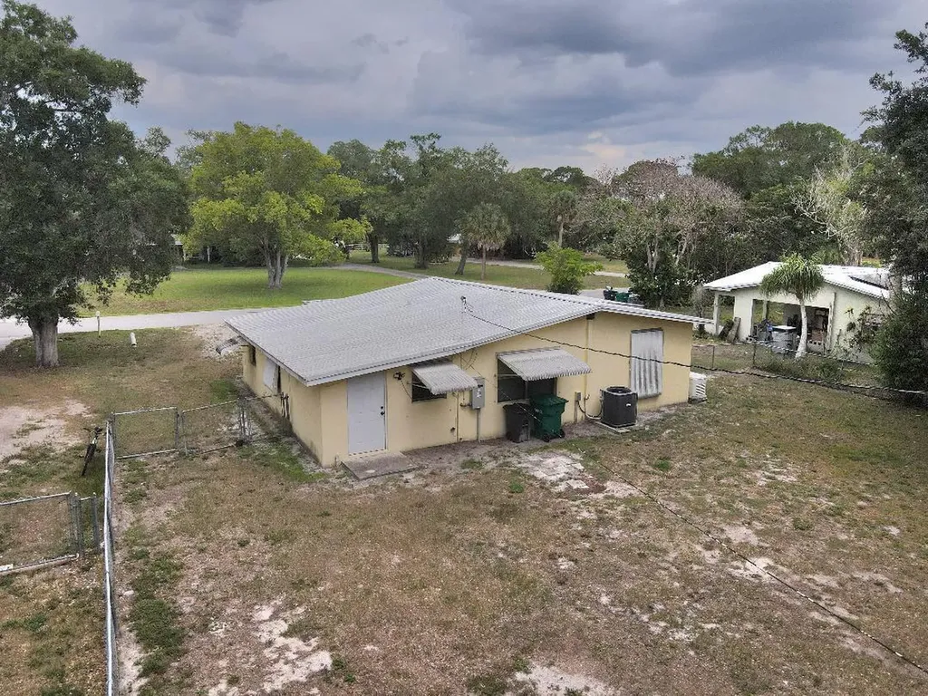 325 SE 16th Avenue Okeechobee FL 34974