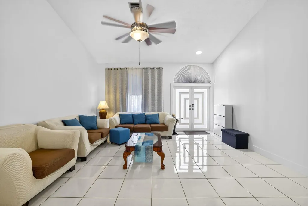 12436 SW 1st Street Coral Springs FL 33071