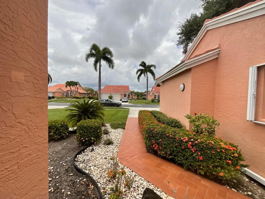 5574 Royal Lake Circle Boynton Beach FL 33437