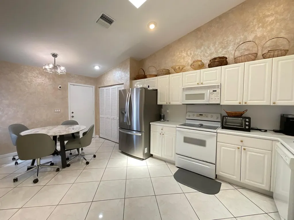 5574 Royal Lake Circle Boynton Beach FL 33437