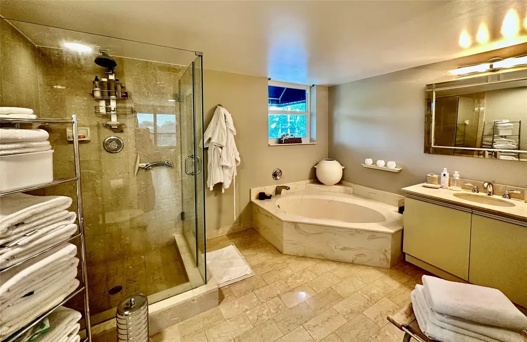 7582 Regency Lake Drive Boca Raton FL 33433