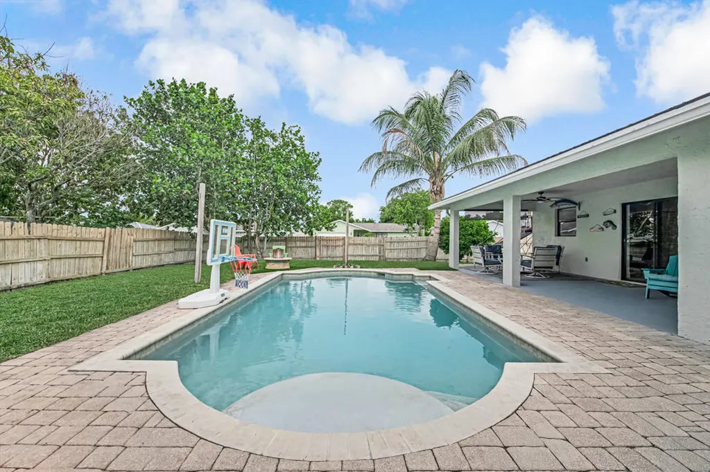 100 Greenwood Court Royal Palm Beach FL 33411