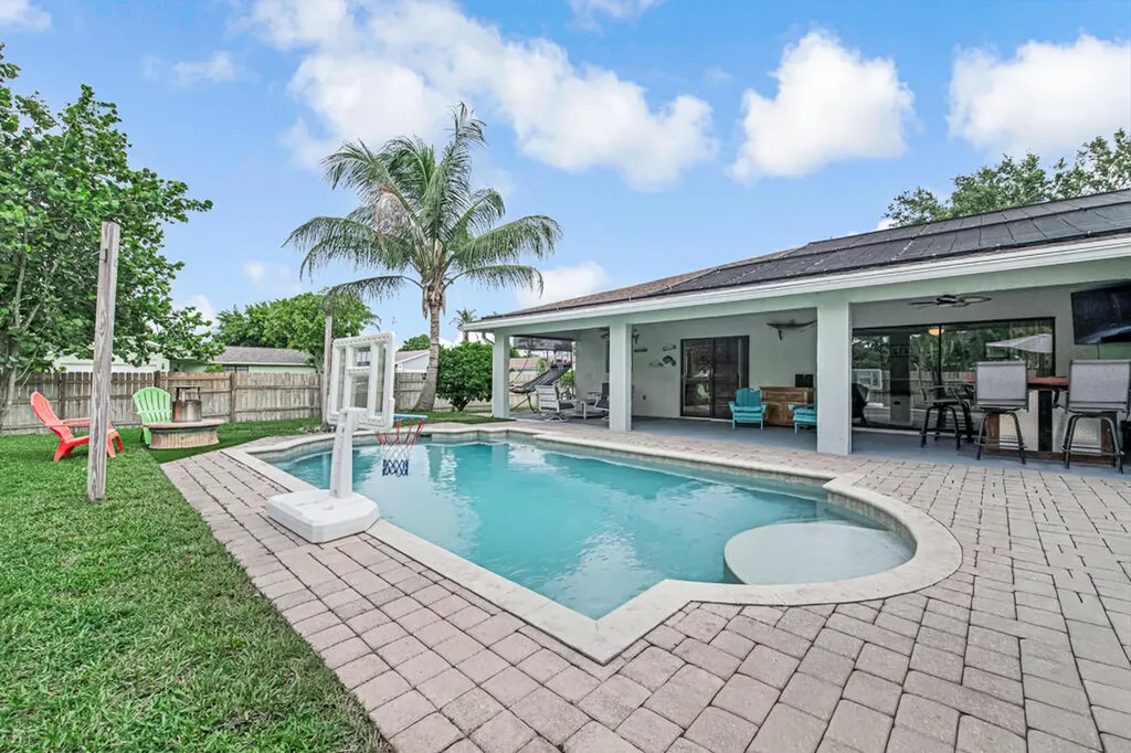 100 Greenwood Court Royal Palm Beach FL 33411