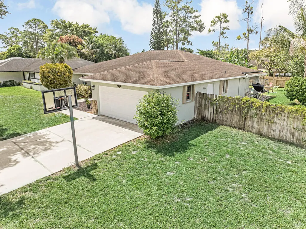 100 Greenwood Court Royal Palm Beach FL 33411