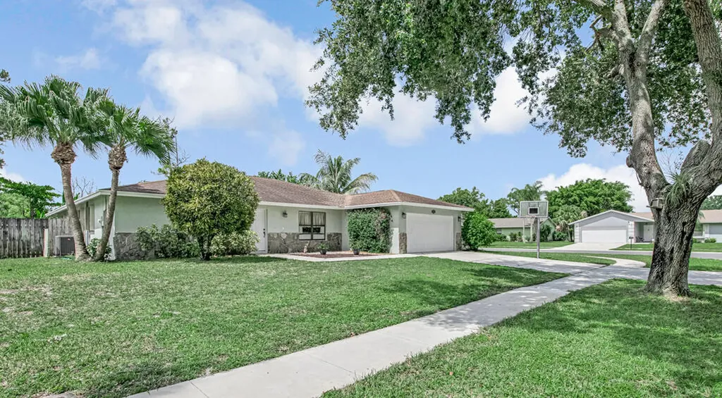 100 Greenwood Court Royal Palm Beach FL 33411