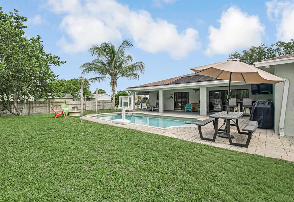 100 Greenwood Court Royal Palm Beach FL 33411