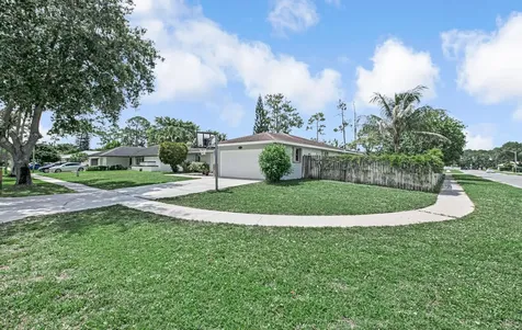 100 Greenwood Court Royal Palm Beach FL 33411
