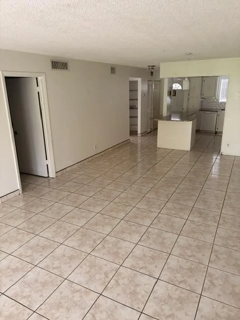 607 S State Road 7 Margate FL 33068