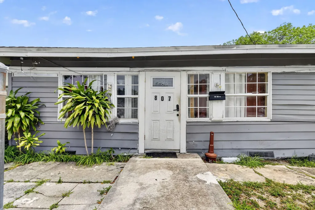 807 14th Street West Palm Beach FL 33401