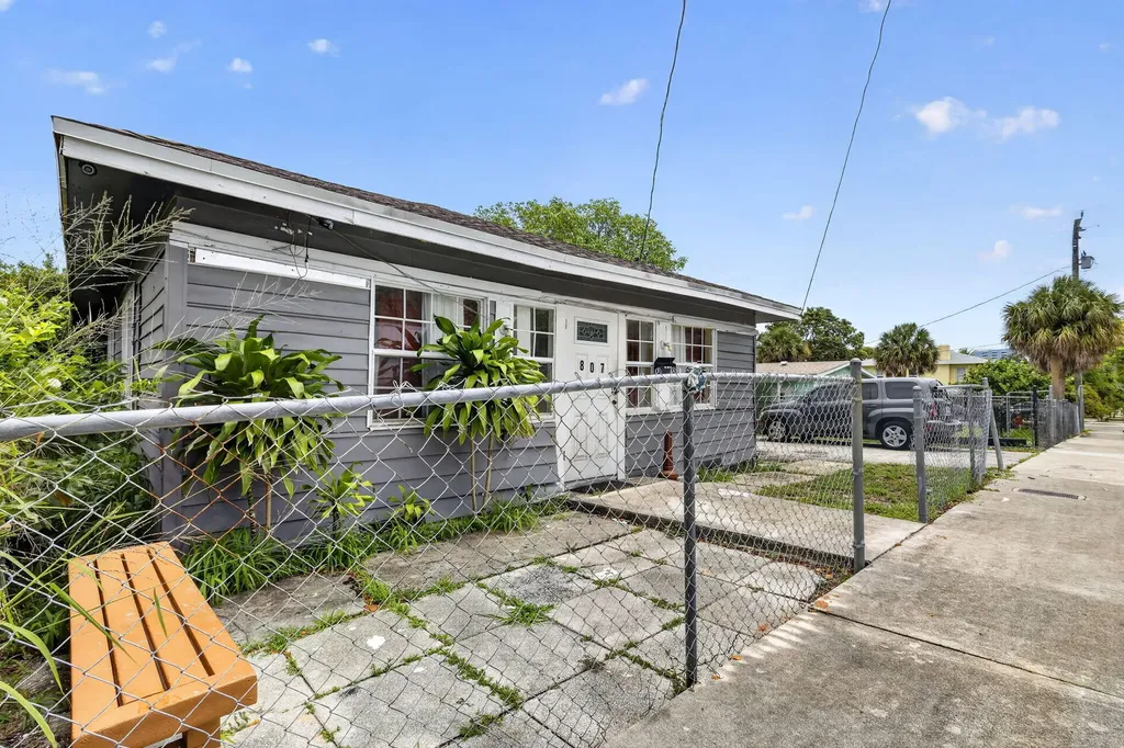 807 14th Street West Palm Beach FL 33401