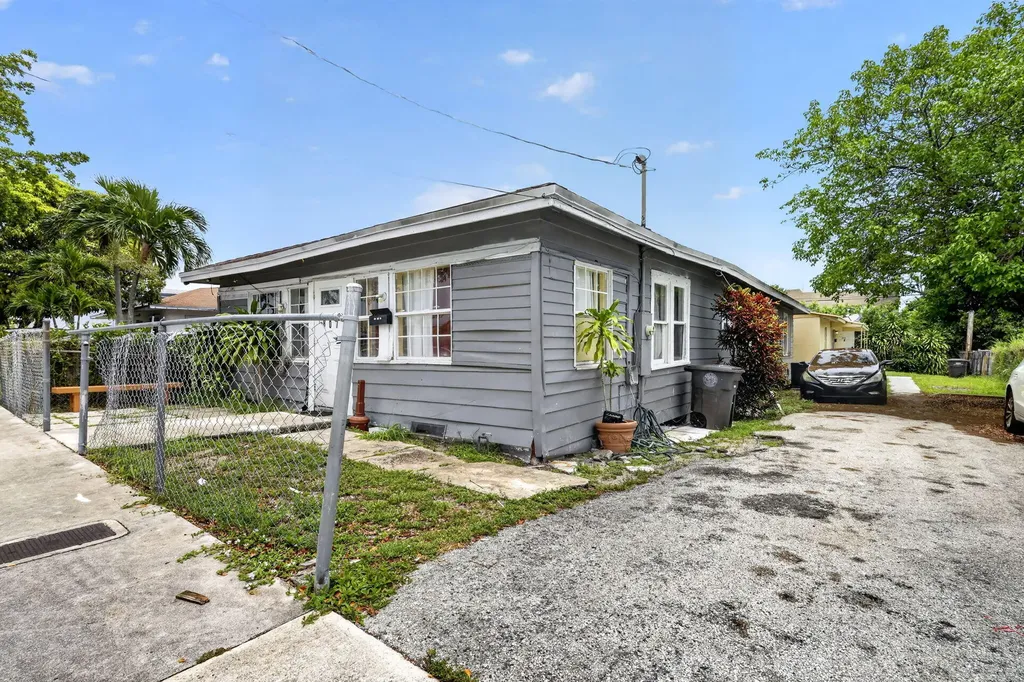 807 14th Street West Palm Beach FL 33401