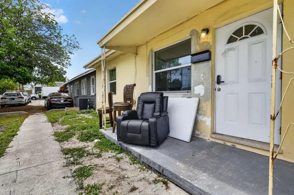 807 14th Street West Palm Beach FL 33401
