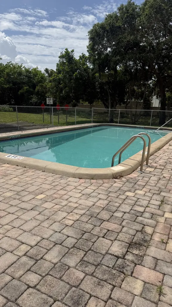1357 NW 94th Way Coral Springs FL 33071