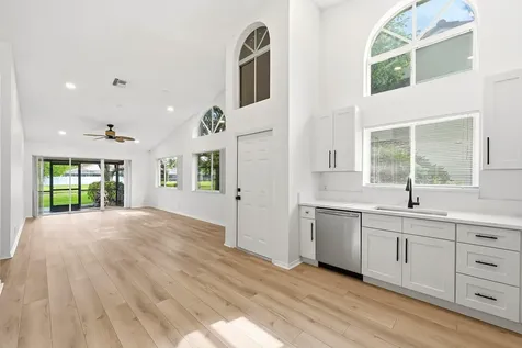 7618 S Pinewalk Drive S Margate FL 33063