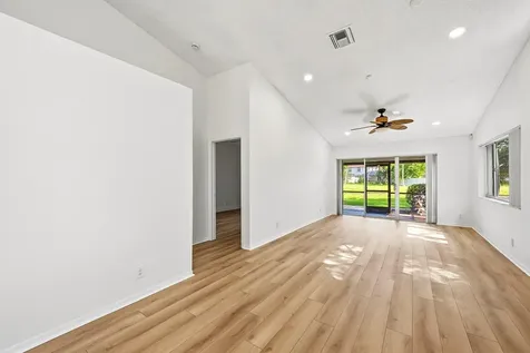 7618 S Pinewalk Drive S Margate FL 33063