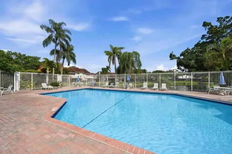 7618 S Pinewalk Drive S Margate FL 33063