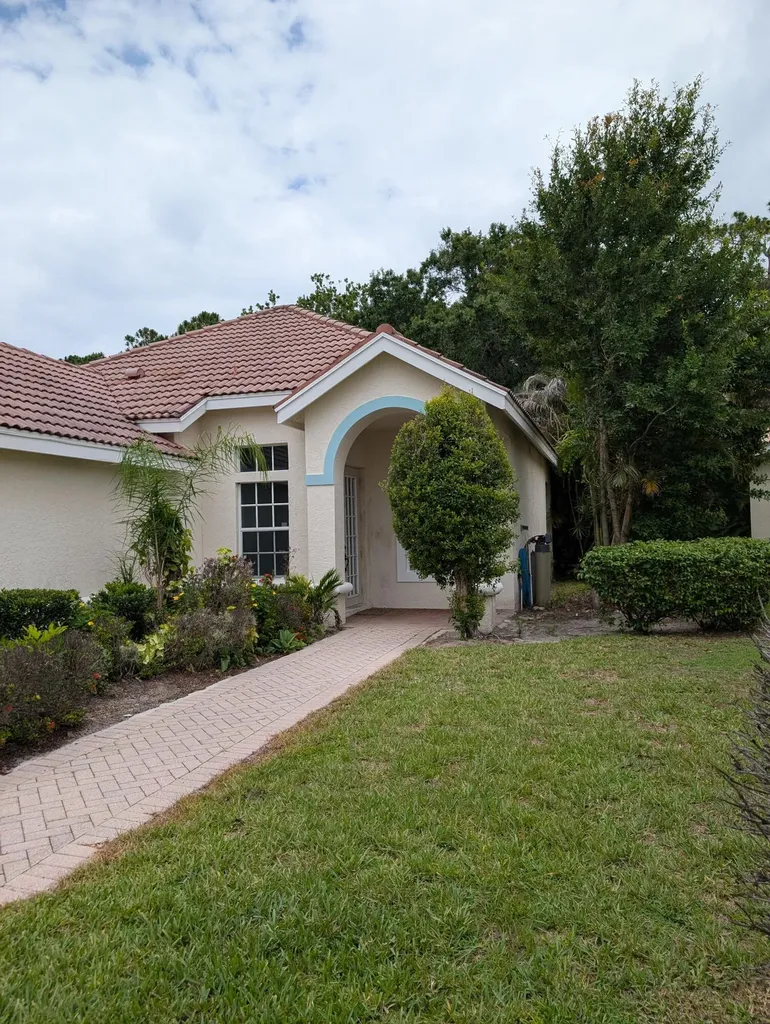 708 SW Saint Vincent Cove Port St Lucie FL 34986