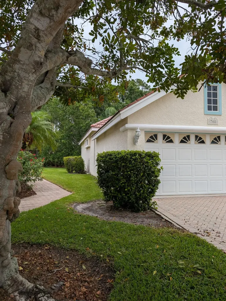 708 SW Saint Vincent Cove Port St Lucie FL 34986