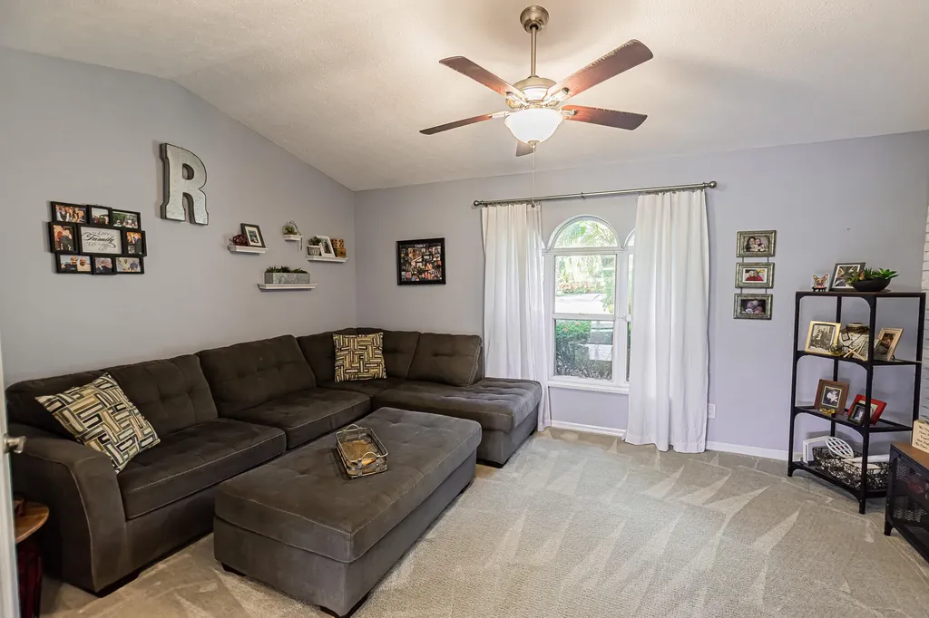 1375 SW Bent Pine Cove Port St Lucie FL 34986
