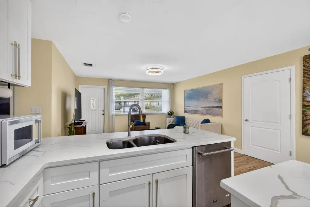 140 W 31st Court Riviera Beach FL 33404
