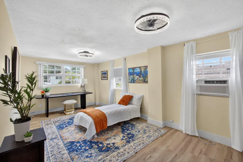 140 W 31st Court Riviera Beach FL 33404