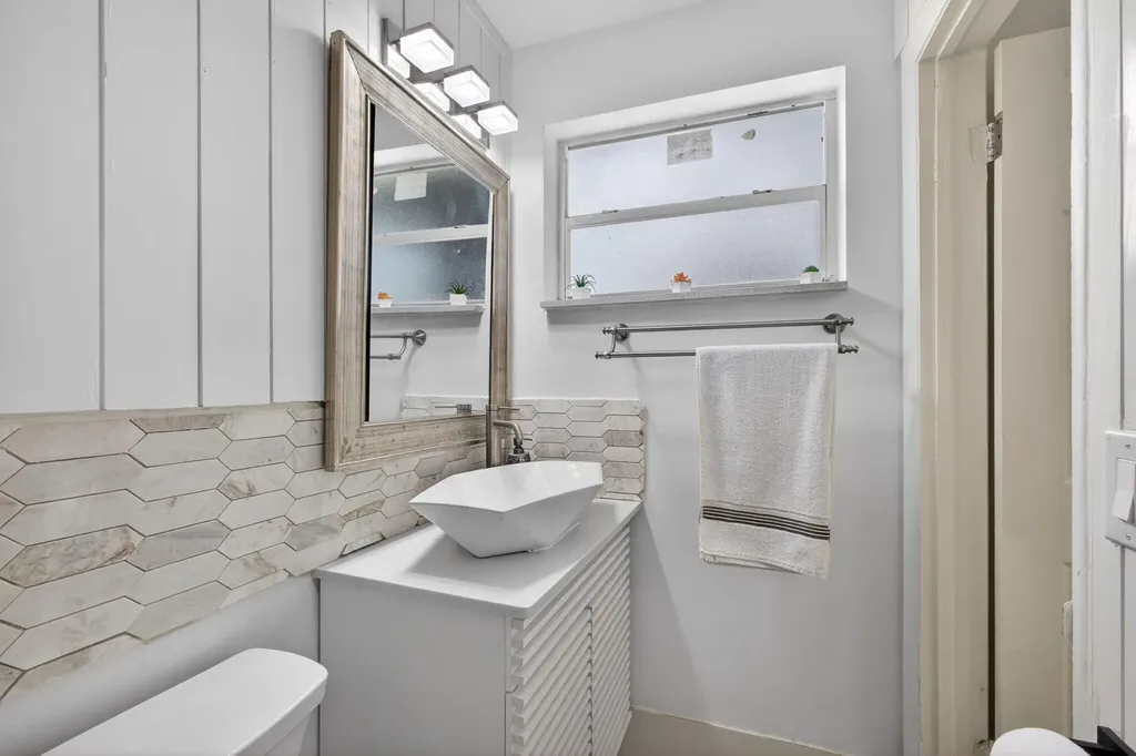 140 W 31st Court Riviera Beach FL 33404